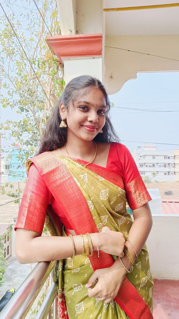 Most Beautiful Girl in Green Saree